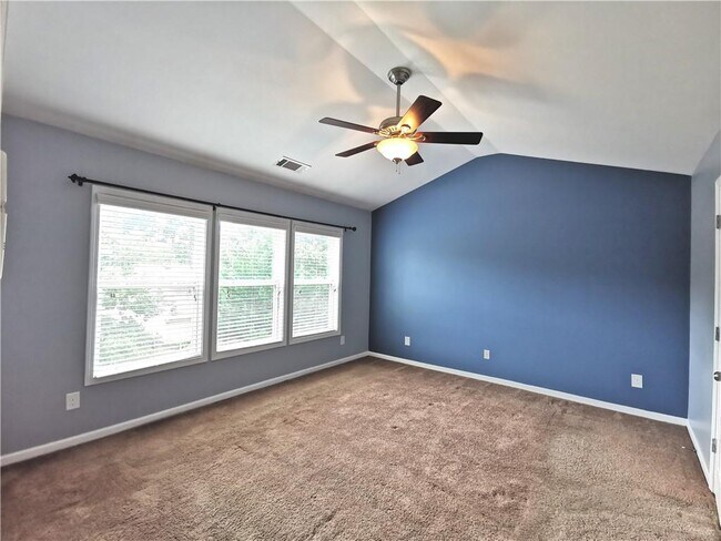 Building Photo - 2430 Woodford Ln NE