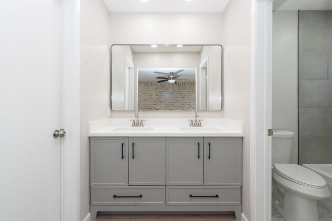 Building Photo - 16911 Bougainvilla Ln