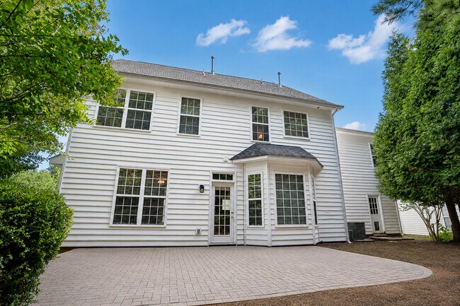 Building Photo - 10132 Montrose Dr