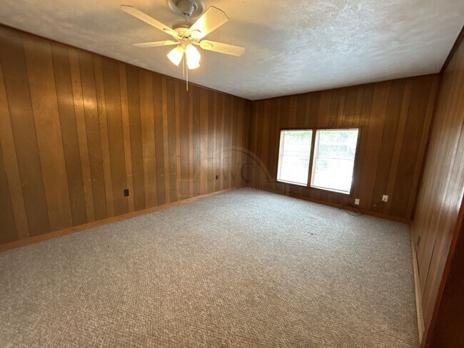 Building Photo - 2134 Circle Dr