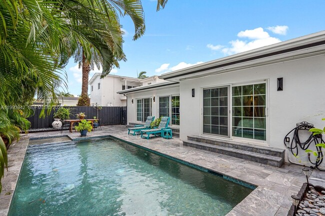 Building Photo - 9517 Bay Dr