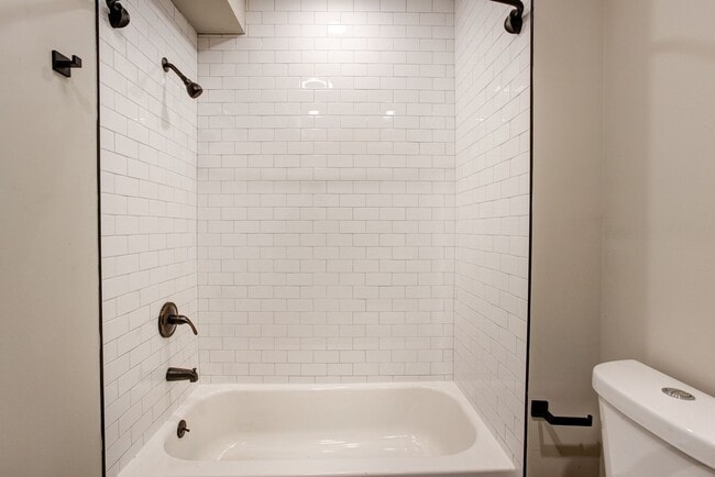 Building Photo - 2914 Westmont St