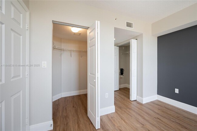 Building Photo - 3232 Coral Wy