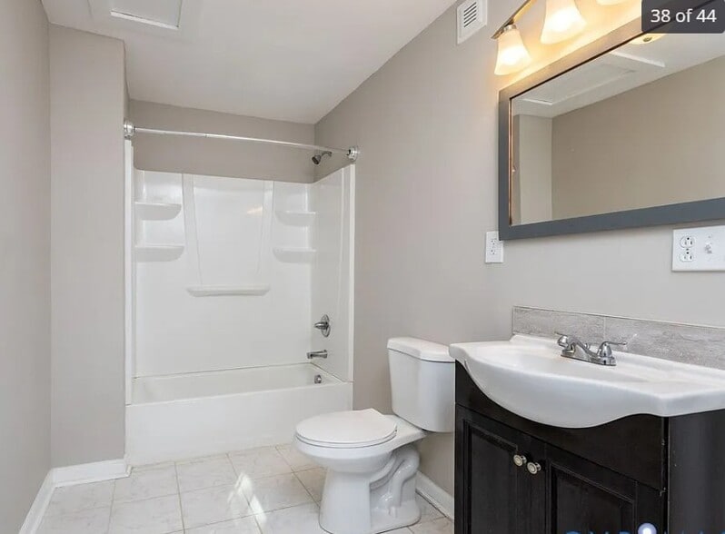 Building Photo - 6103 Hermitage Rd