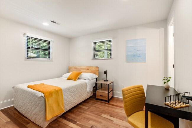 Building Photo - 5708 Southampton Rd