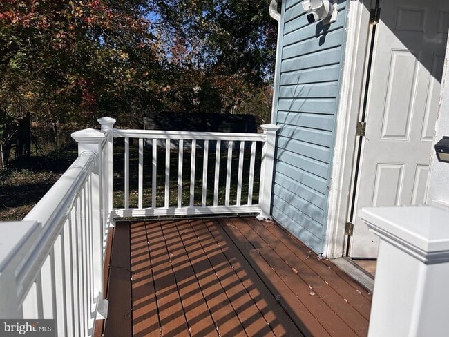 Building Photo - 145 Wilson St