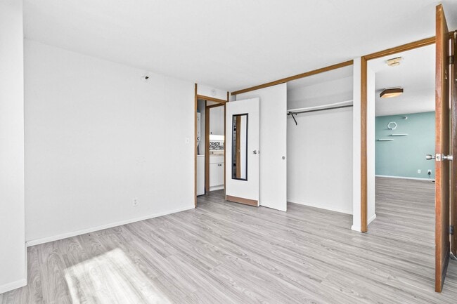 Building Photo - Welcome to your urban oasis!