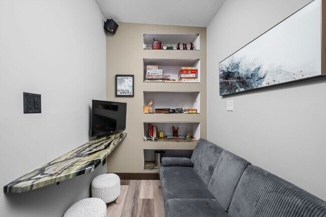 Building Photo - 6220 Wahpihani Dr
