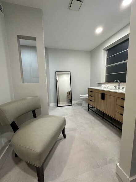 Building Photo - 831 NW 20th Ter