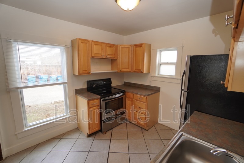 Building Photo - 2442 Benton St