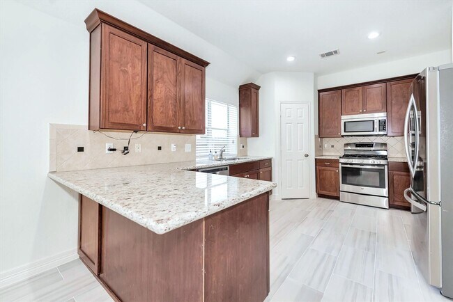 Building Photo - 130 W Stockbridge Landing Cir