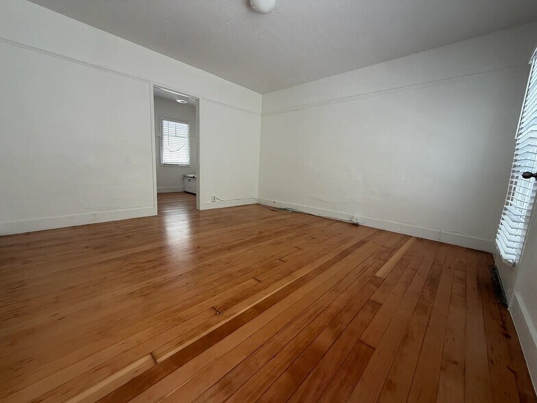 Building Photo - 253 S Lemon St