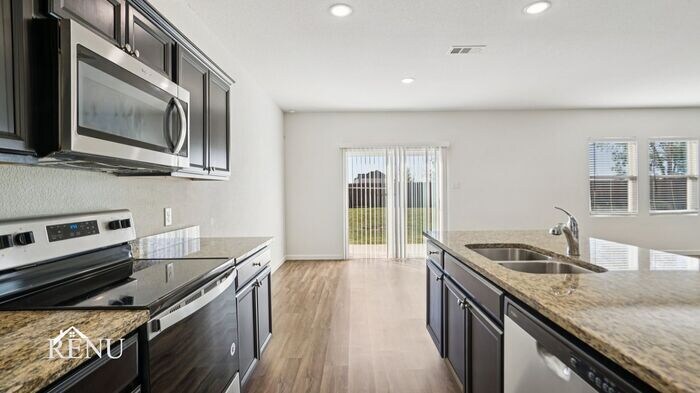 Building Photo - 500 London Dr