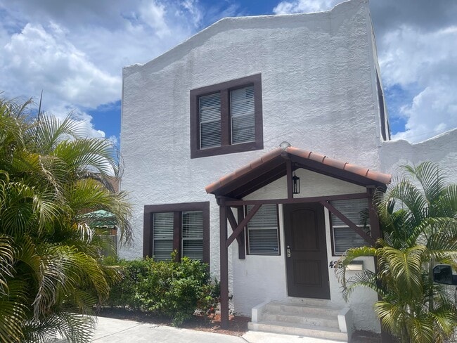 Building Photo - 425 El Vedado