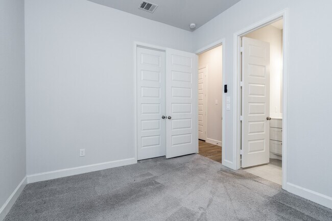 Building Photo - 12715 Plaza Solana Pl
