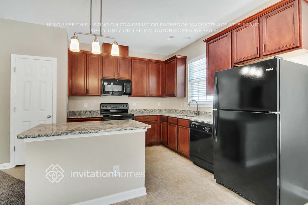 Building Photo - 635 Ashbrittle Dr
