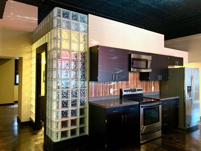 Building Photo - 110 W Huntington Ave