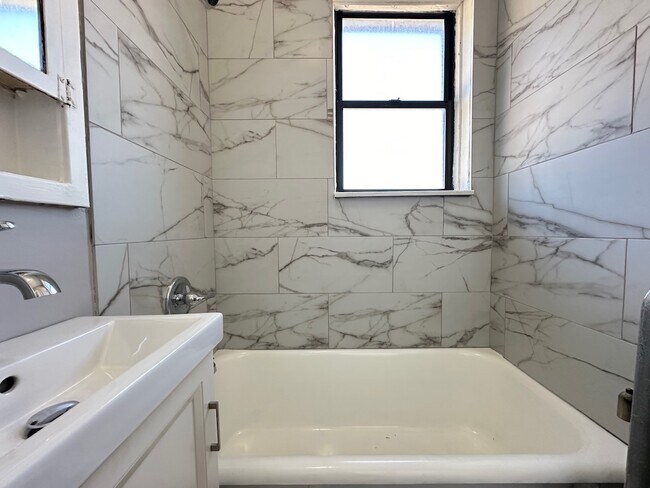 Building Photo - 3123 N Hamlin Ave