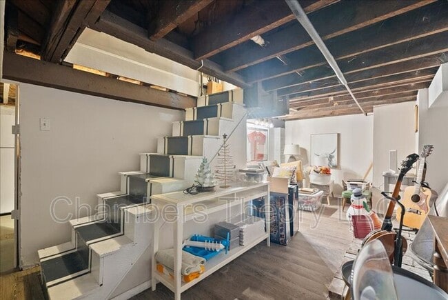 Building Photo - 23 E Walnut St