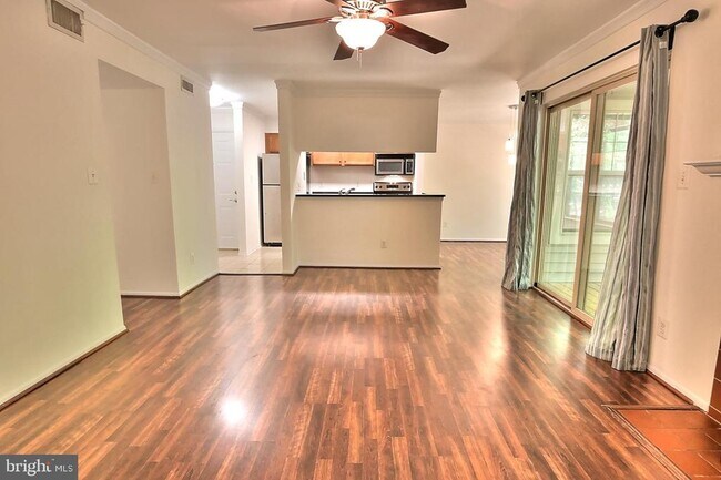 Building Photo - 1702 Ascot Way