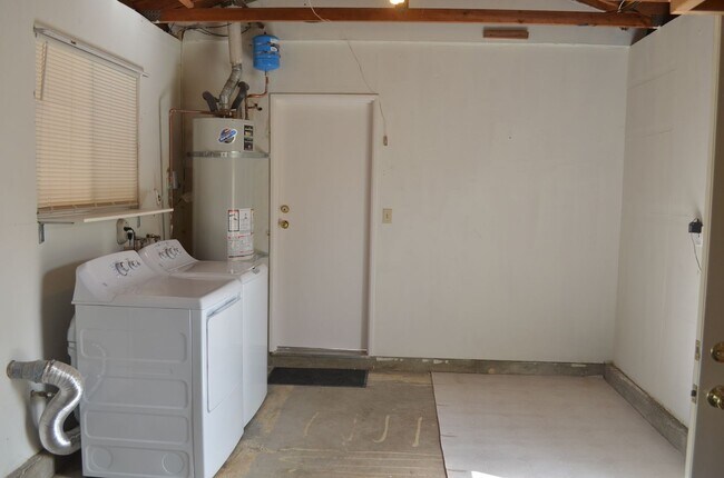 Building Photo - University City 4 Bedroom 2 Bath room Home for Rent