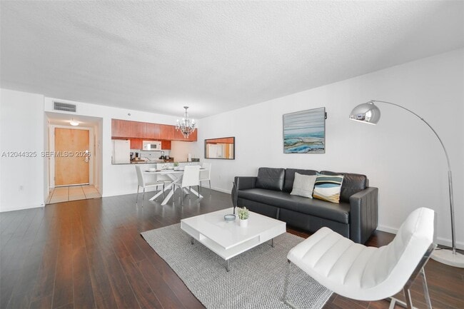 Building Photo - 1200 Brickell Bay Dr