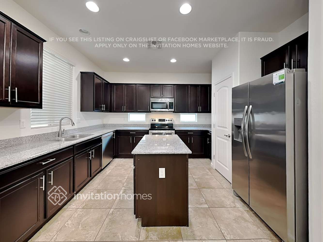 Building Photo - 1385 S Moccasin Trail