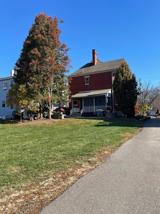 Building Photo - HYDE PARK SINGLE FAMILY HOME WITH OFF-STREET PARKING AND PATIO