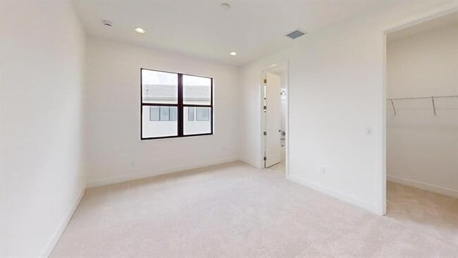 Building Photo - 8299 Essex Country Clb Dr