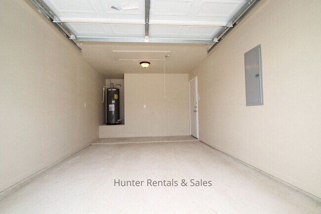 Building Photo - Loaded With Amenities!