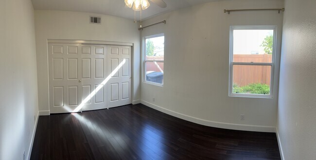 Building Photo - 31495 Sunningdale Dr