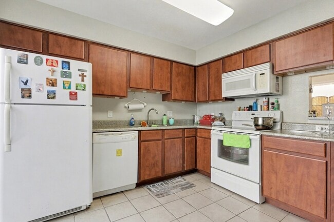 Building Photo - 3506 Cove View Blvd