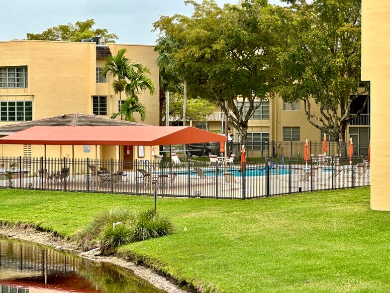 Building Photo - 6020 NW 64th Ave