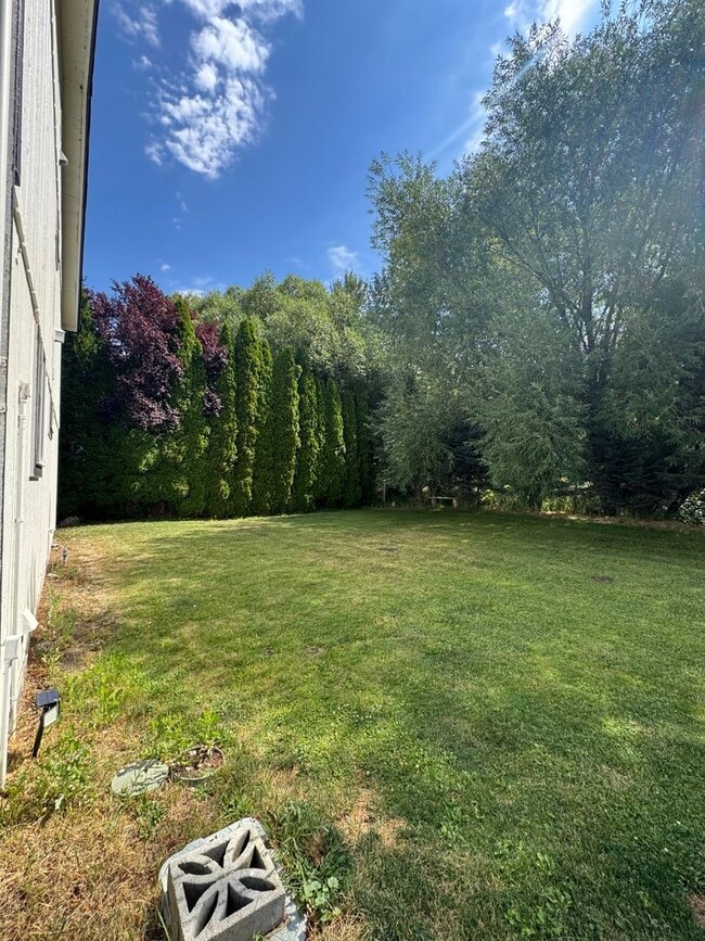 Building Photo - 1604 N Brook Ct
