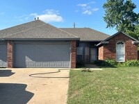 Building Photo - Beautiful Fully Remodeled 3 bedroom in the...