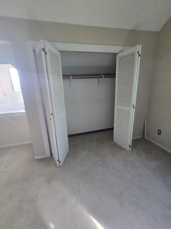 Building Photo - Spacious 3-Bedroom Condo in Gated Community – Modern Comfort & Convenience!