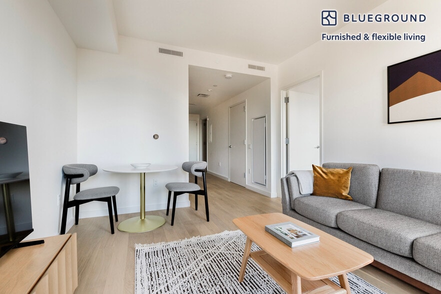 Building Photo - 243 W 28th St