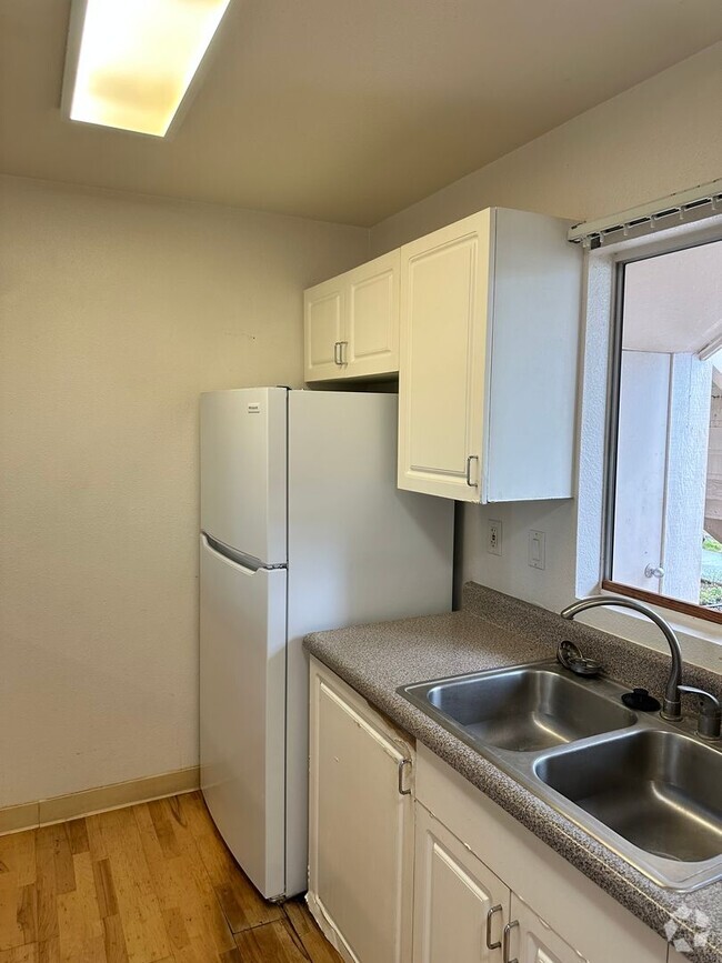 Building Photo - Parkglen, 2 bedroom, 2 bath Ground floor u...