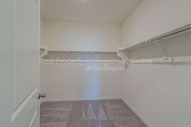 Building Photo - 6450 W Magdalena Ln