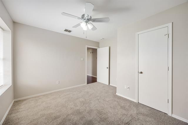 Building Photo - 303 Kings Way Dr
