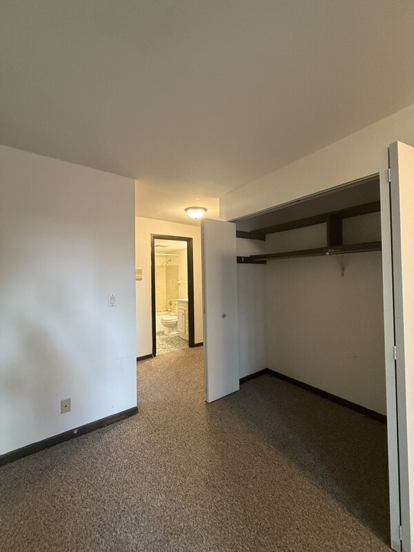 Building Photo - 134 E Johnson St