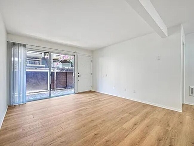 Building Photo - Allure Condo in Serra Mesa 2 Bedroom