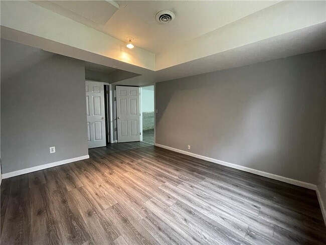 Building Photo - 4554 Doral Dr SW