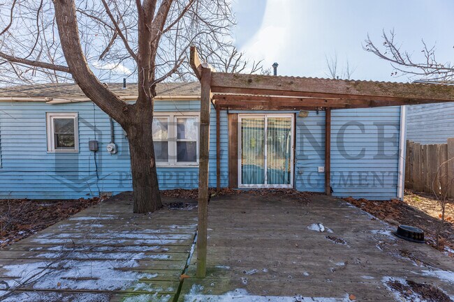 Building Photo - 420 Benway St