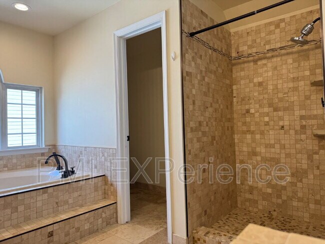 Building Photo - 9203 Sandy Creek Rd