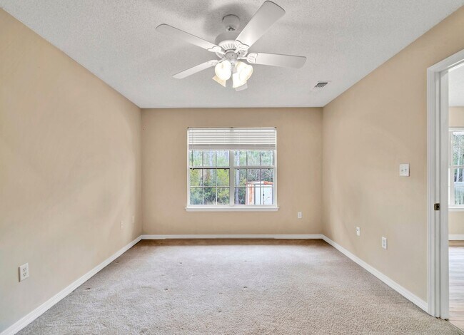 Building Photo - 4bed/2bath...Navarre home!