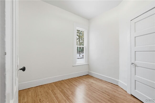 Building Photo - 344 Bryant Ave