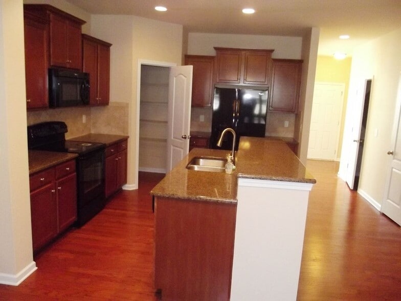 Building Photo - 9982 Evergreen Terrace Drive