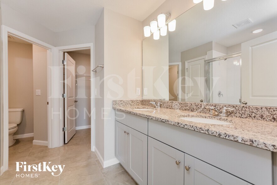 Building Photo - 614 Lindbergh Wy