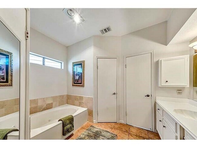 Building Photo - 2442 Hodges Bend Cir